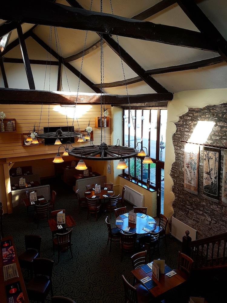 The Old Barn Inn Newport  Zewnętrze zdjęcie